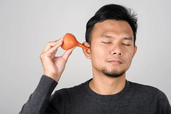 Reiniging van het oor — Stockfoto