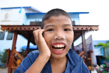 Tay özürlü çocuk