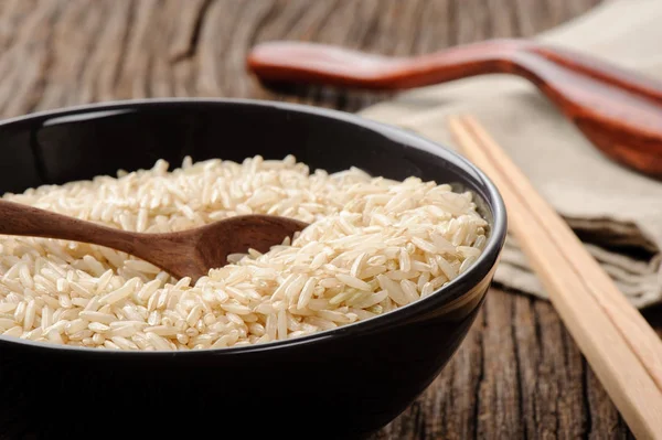 Nevařené hnědé rýže — Stock fotografie