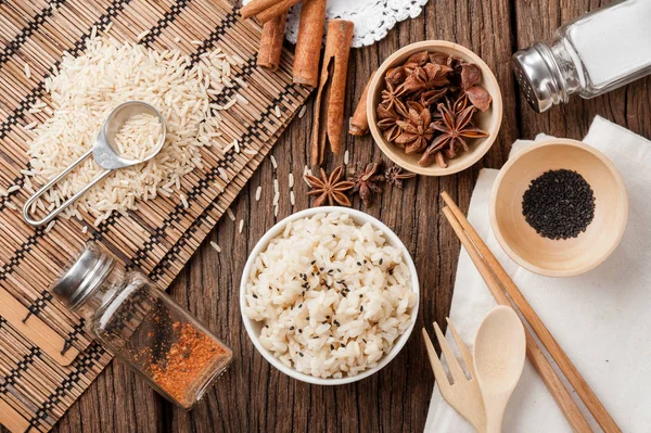 kahverengi pirinç pişmiş