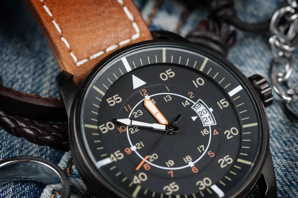 軍事的なスタイルの時計 — ストック写真