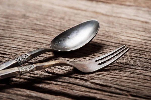 Cucchiaio e forchetta vecchi — Foto Stock