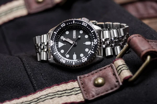 Luksusowy zegarek ze stali nierdzewnej — Zdjęcie stockowe