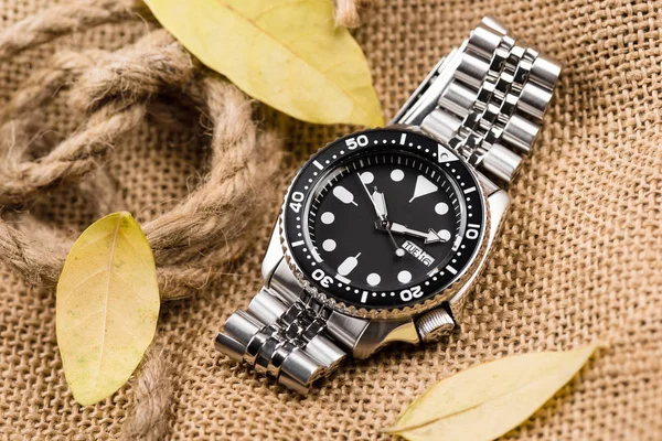 Luxus-Armbanduhr aus Edelstahl — Stockfoto