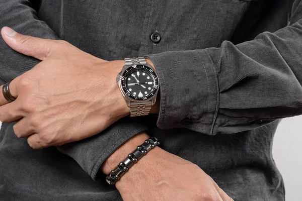 Luxusní Náramkové hodinky na zápěstí — Stock fotografie