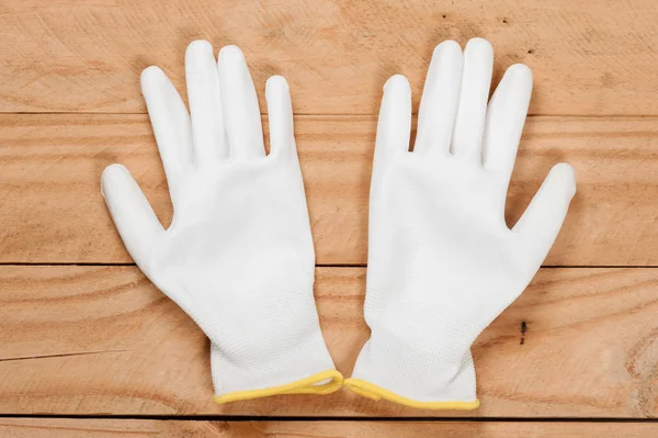 Weiße antistatische Handschuhe — Stockfoto