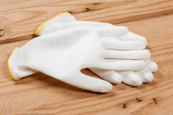 Weiße antistatische Handschuhe — Stockfoto