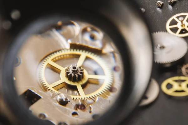 Частини автоматичного наручного годинника — стокове фото