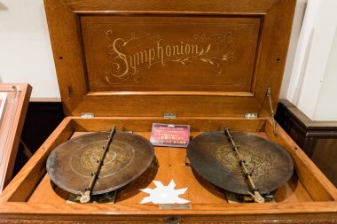 Antique Music Box Museum clipart