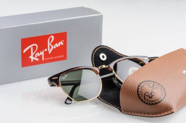 Rayban güneş gözlüğü