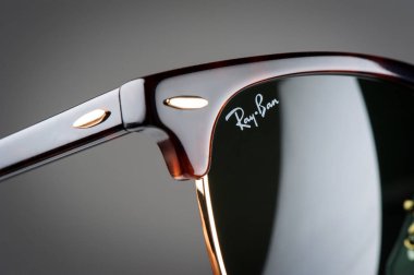 Rayban güneş gözlüğü