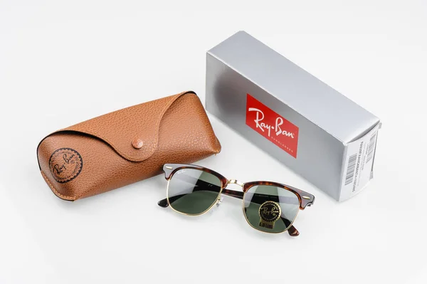 Napszemüveg Raybanból — Stock Fotó