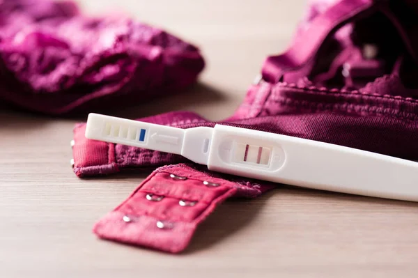 Hamilelik Testi Pozitif Çıktı — Stok fotoğraf