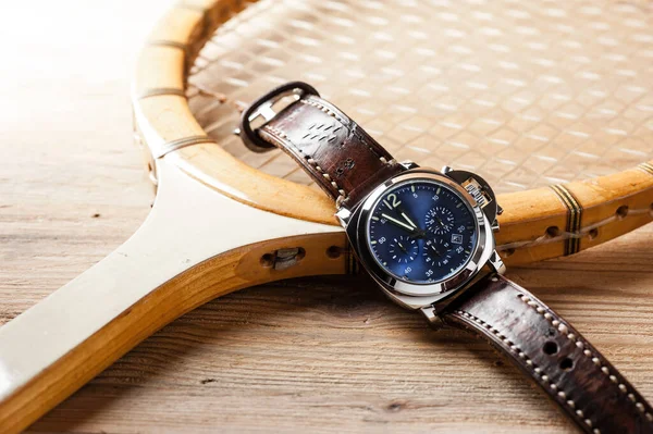 Luxe Mode Horloge Met Blauwe Wijzerplaat Bruin Lederen Horlogebandje Munitie — Stockfoto