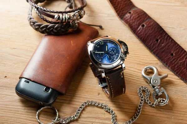 Luxe Mode Horloge Met Blauwe Wijzerplaat Bruin Lederen Horlogebandje Munitie — Stockfoto