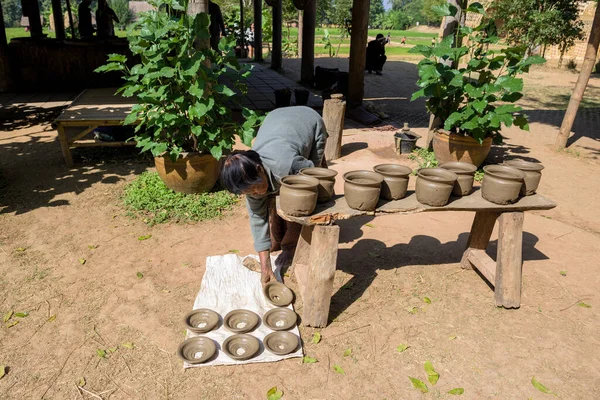 Nakhon Ratchasima Thailand December 2016 Unidentified Old Woman Potter Making — Stock Photo, Image