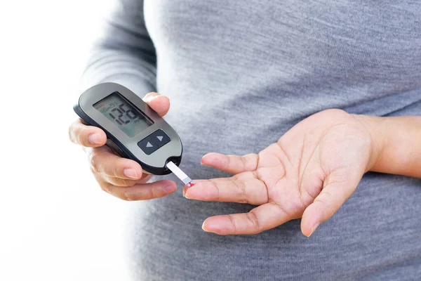 Gravid Kvinna Kontrollerar Blodsockernivån Med Blodglukosmätare Gestationsdiabetes — Stockfoto