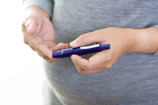 Gravid Kvinne Som Sjekker Blodsukkernivået Graviditetsdiabetes – stockfoto