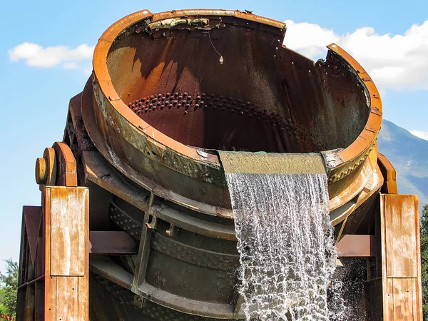 Metal Melting Furnace Fountain