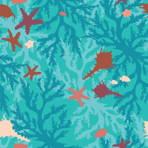 Seamless pattern with corals, fish and seashells. — Stock Vector