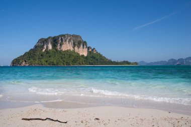 Mavi deniz, kum ve Adaları ile güzel bir gün