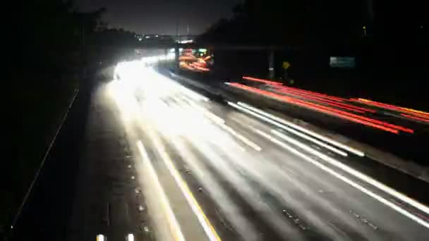 Senderos de luz de la speedway — Vídeo de stock