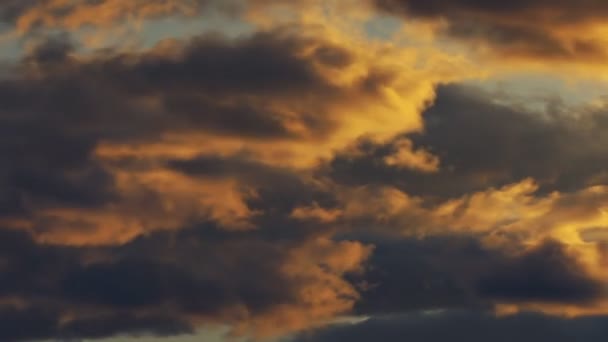 Tag und Nacht wogende Wolken — Stockvideo