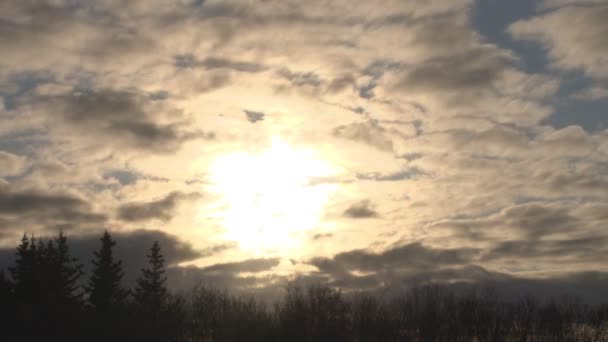 Nuages couvrant ciel coucher de soleil — Video