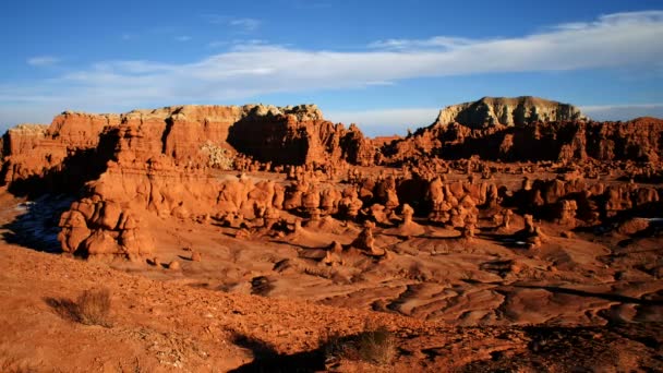 Chmury powoli przechodzi w goblin valley — Wideo stockowe