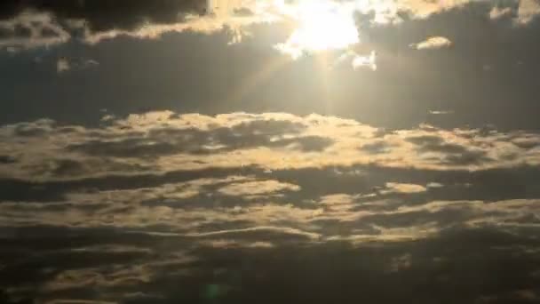 Dichte Wolken im Zeitraffer des Sonnenuntergangs — Stockvideo