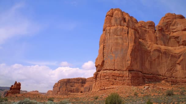 Röd klippformation i moab — Stockvideo