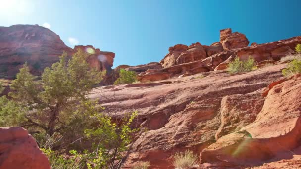 Sol deriva pasado desierto redrocks — Vídeos de Stock