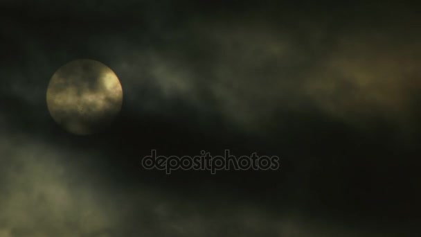 orbe solaire recouvert de fumée 