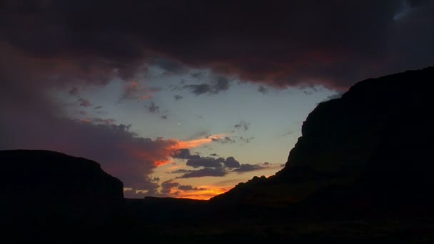 Zeitraffer bei Sonnenuntergang mit Wolken — Stockvideo