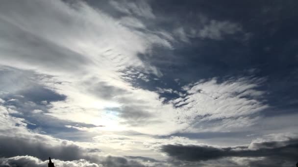 ディープ bue 空時間の経過に対して薄い雲 — ストック動画