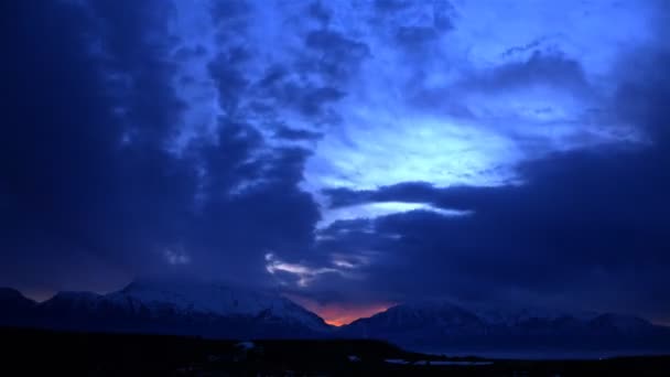 Time-lapse kleurrijke pannen zonsopgang winterlandschap — Stockvideo