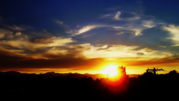 Tijd lapse gouden zonsondergang — Stockvideo