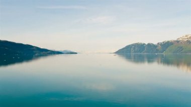 su üzerinde yelken zaman atlamalı