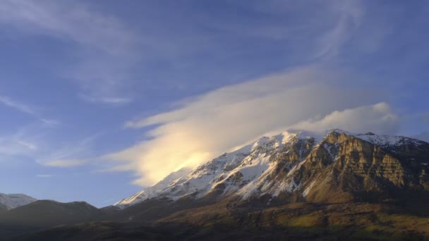 Lasso di tempo alba al tramonto sulle montagne — Video Stock