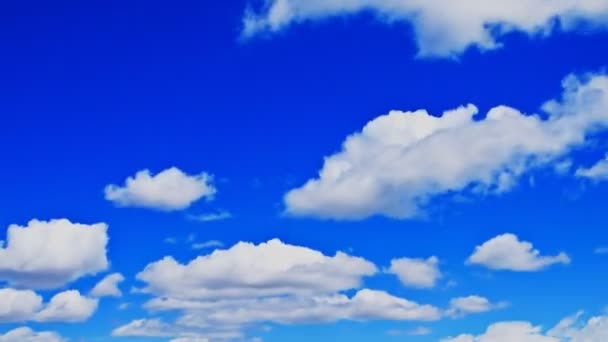 Tempo lapso vibrante céu azul e nuvens — Vídeo de Stock