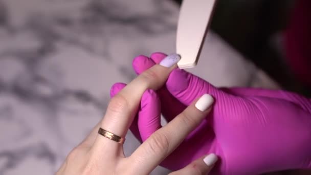Tırnak Törpüsüyle Tırnak Şeklinin Düzeltilmesi Kadınların Güzellik Hakkındaki Endişeleri Randevu — Stok video