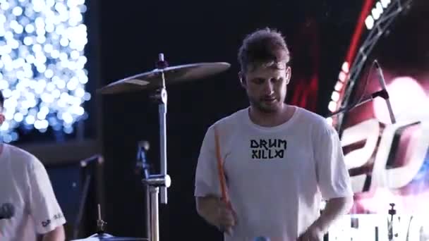 Minsk Belarus Junho 2019 Baterista Começa Bater Bateria Com Entusiasmo — Vídeo de Stock