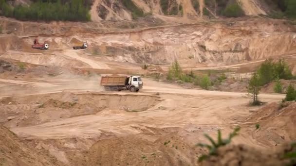 Camión Lleva Arena Largo Pozo Arena Minería Arena Industrial Desarrollo — Vídeos de Stock
