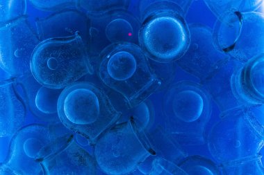 Hava kabarcıkları ile cam kutular