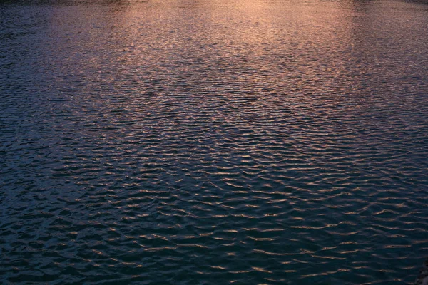 Fale Morzu Podczas Zachodu Słońca Miękkiego Światła — Zdjęcie stockowe