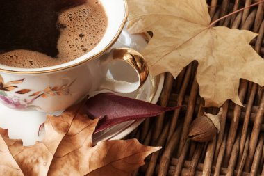 koyu bir kahve Kupası