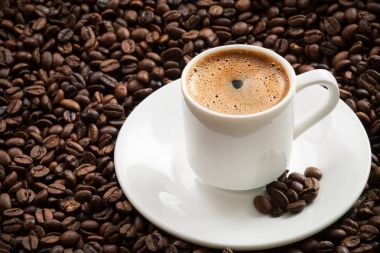koyu bir kahve Kupası