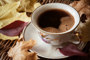 koyu bir kahve Kupası