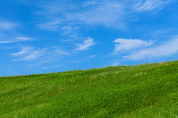 Blue sky over hill — Stock Photo, Image