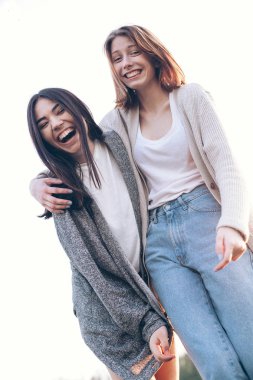 Genç pritty kızlar eğleniyor